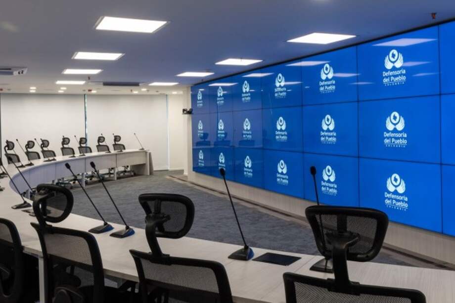 El partido dijo que, ante la renuncia de Elizabeth Martínez, si Duque “realmente está interesado en un proceso transparente y meritocrático”, debería designar una nueva candidata, pues elegir solo entre dos candidatos “compromete aún más la legitimidad y legalidad del proceso de elección”.