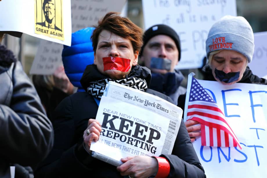 El 93% de los comunicadores asesinados son periodistas locales que denunciaban corrupción política. / AFP