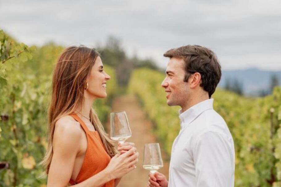 Algunos invitados a la boda han posteado imágenes del lugar de la boda de Gabriela Tafur y Esteban Santos. Así se ve la expresentadora del ‘Desafío The Box’.