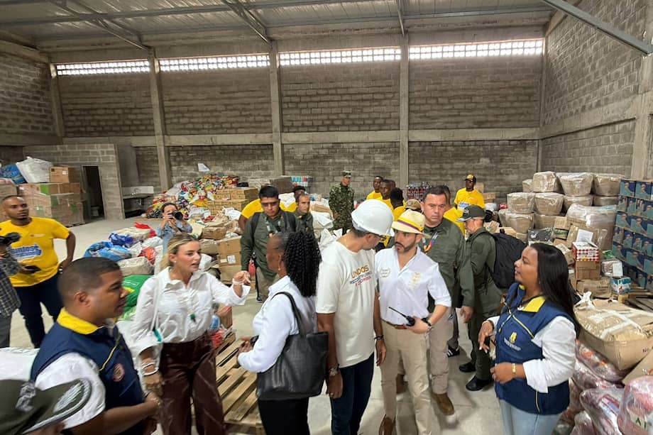 Abelardo de la Espriella se encuentra en el Chocó junto a la primera dama, Ana Lucía Pineda, y el ministro de Vivienda, Jaime Andrés Beltrán.