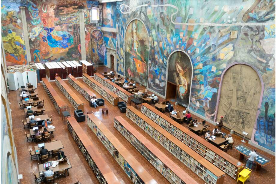 La vitalidad de sus murales, la Biblioteca Miguel Lerdo de Tejada alberga desde 1970 uno de los acervos más importantes de México para la investigación histórica. / Archivo particular