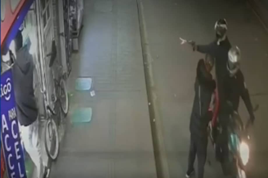 Recordemos que el pasado miércoles, 22 de febrero, se conoció que en este sector de la capital la organización estaría entregando panfletos en algunos conjuntos residenciales para silenciar a quienes viven en esta zona y evitar que llamen a las autoridades.