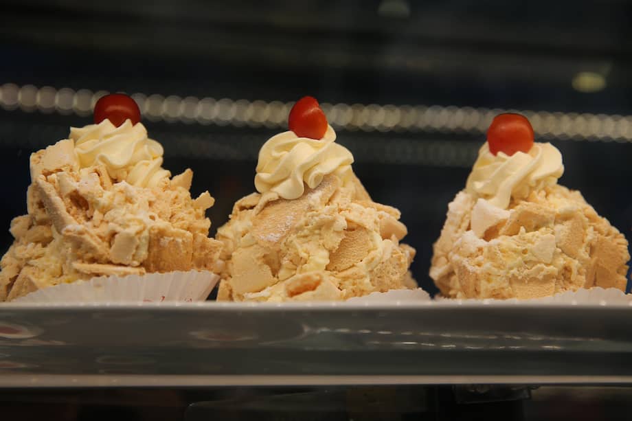 Vista de muestras del postre chajá en una versión elaborada con dulce de tomate para una degustación en el marco de la Tercera Cata Nacional de Tomates de Uruguay.
