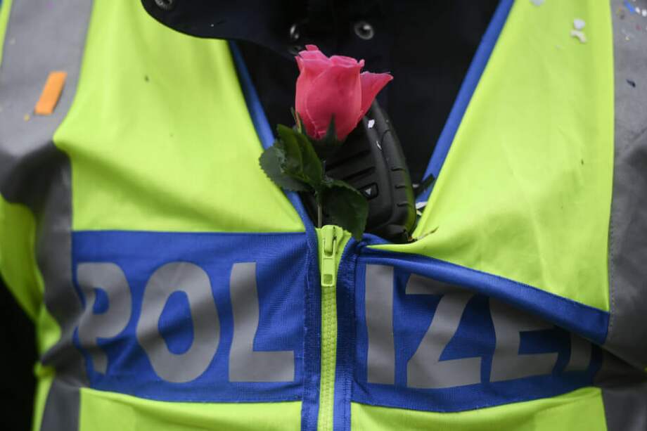 Una camioneta Mercedes Benz atropelló a una multitud que celebraba un carnaval en Volkmarsen, Alemania. / AFP