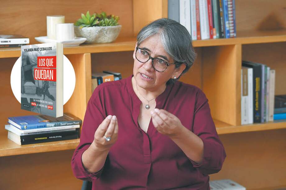 Yolanda Ruiz dice sobre su nuevo libro (a la izq. de la foto se ve la portada): “Lloré mucho mientras escribía… por tantas víctimas y por el dolor de lo que significa haber perdido a mis amigos”.