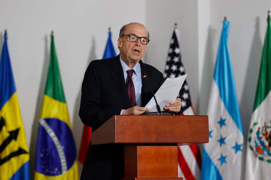 El canciller colombiano, Álvaro Leyva, durante la rueda de prensa después de la Conferencia sobre Venezuela.