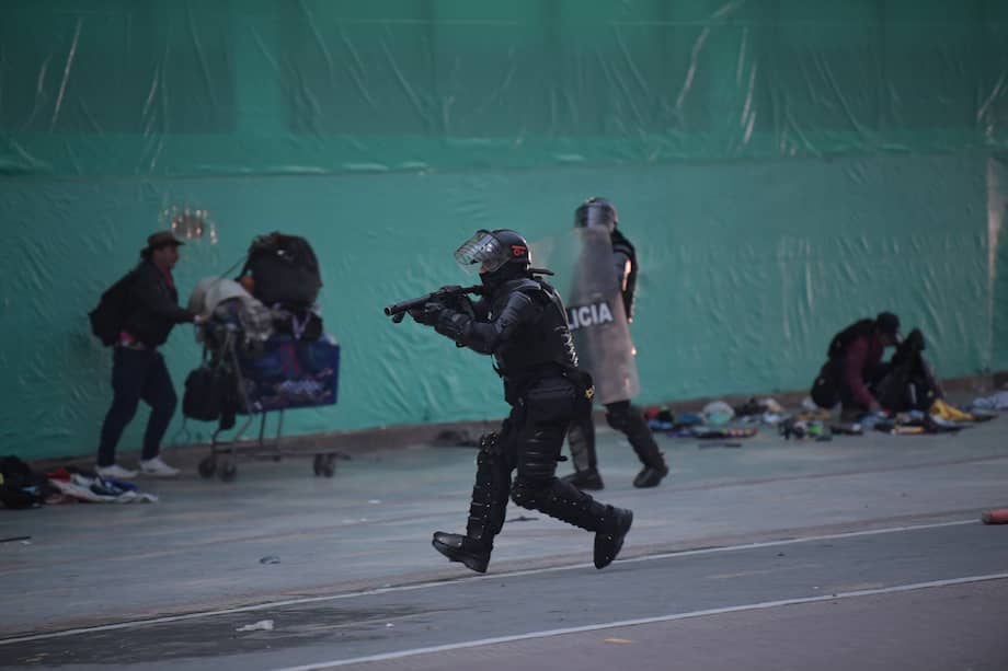 Un comandante del escuadrón y un patrullero que habría disparado el arma fueron acusados por la Fiscalía por los delitos de lesiones personales agravado y abuso de autoridad. Imagen de referencia.