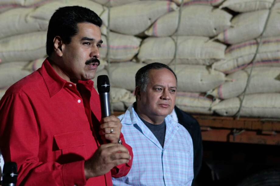 Nicolás Maduro, vicepresidente venezolano, junto a Diosdado Cabello, quien sería reelegido hoy como presidente de la Asamblea Nacional. / EFE
