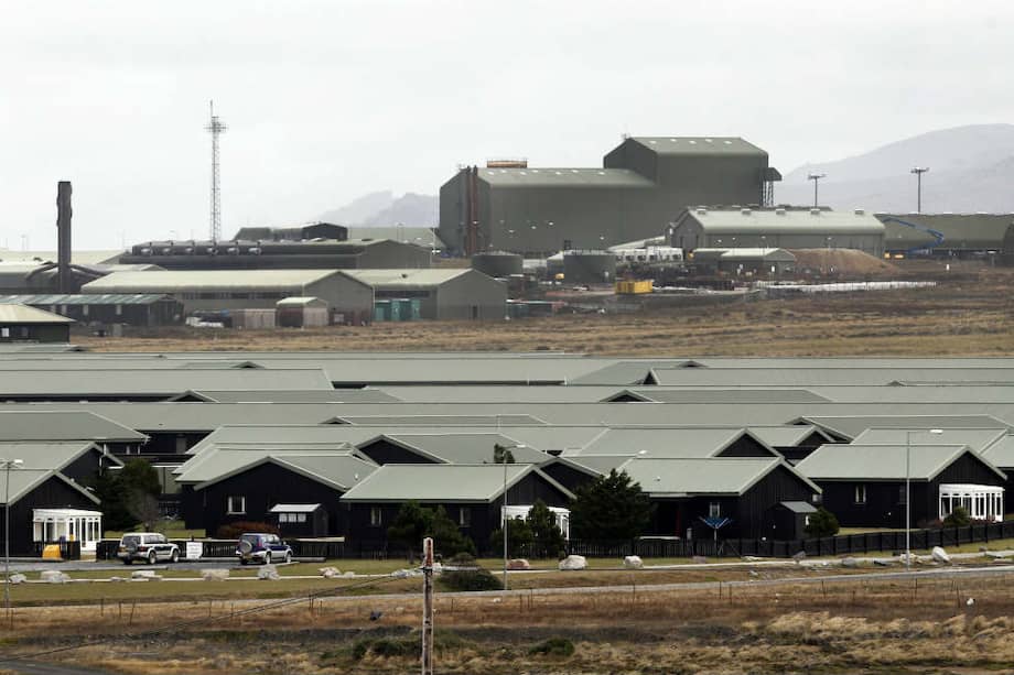 Vista de la base aérea de Mount Pleasant, a 32 millas de Puerto Stanley en las islas Malvinas. / EFE