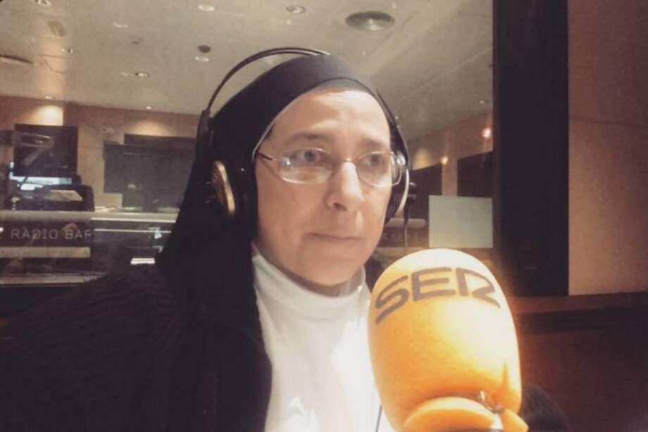 Sor Lucía Caram durante una entrevista de radio. / @sorluciacaram