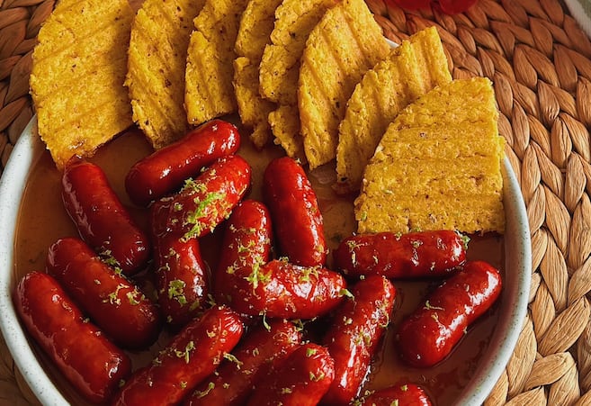 Chorizos caramelizados con kola: así se prepara este aperitivo para disfrutar el Mundial