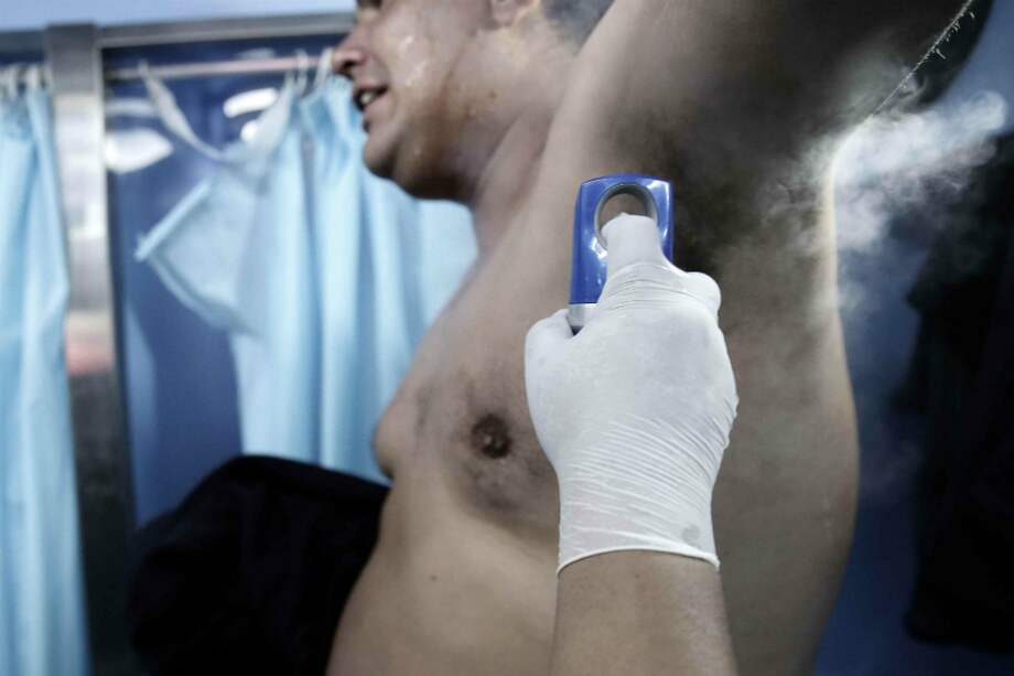 El desodorante no ha sido el único producto que le ha costado entrar al mercado asiático / Jeffrey Arguedas/EFE