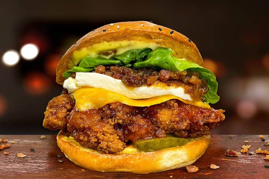 Hamburguesa ganadora en Bogotá del Festival del Pollo Colombiano 2023.