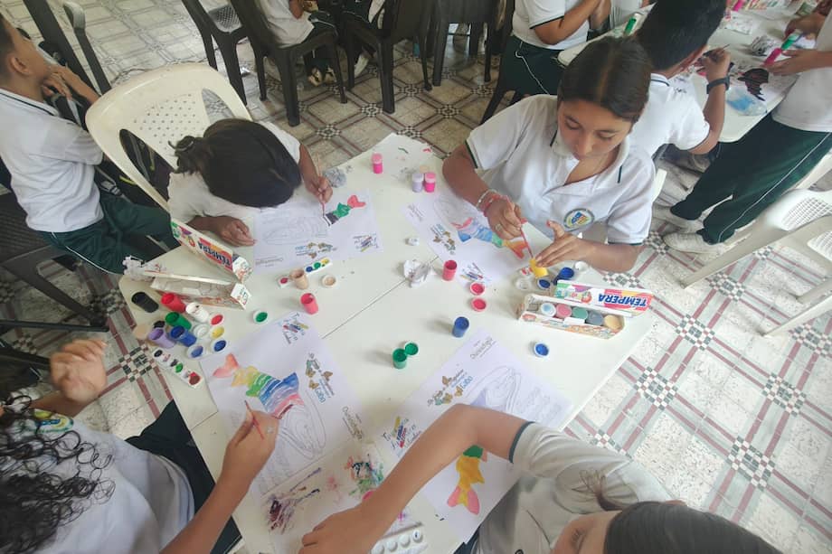 MACONDO: Cien años de arte trasciende las salas de exposición para acercar el arte a las nuevas generaciones y convertirlo en una herramienta de educación.