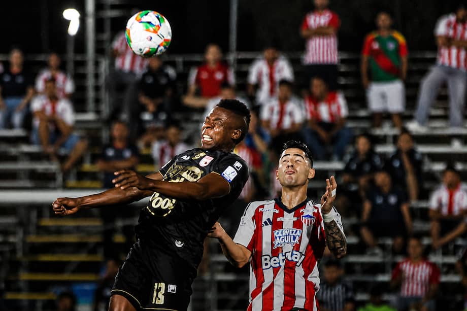 Santa Fe y Junior, en su partido en Barranquilla.