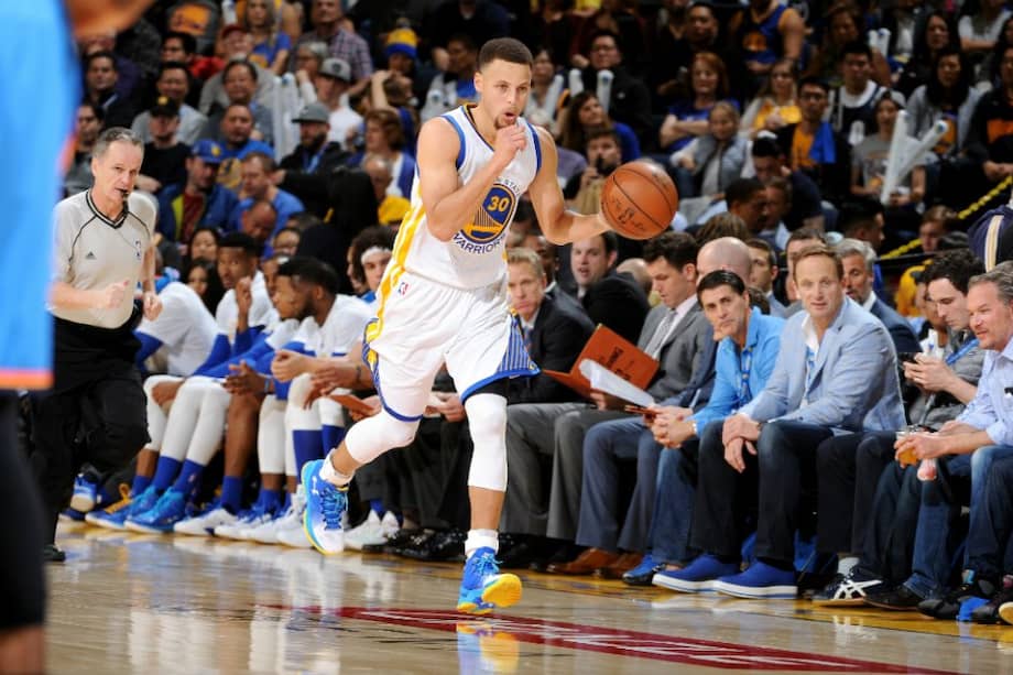 Los Warriors derrotaron por 121-106 a los Thunder de Oklahoma City. / AFP