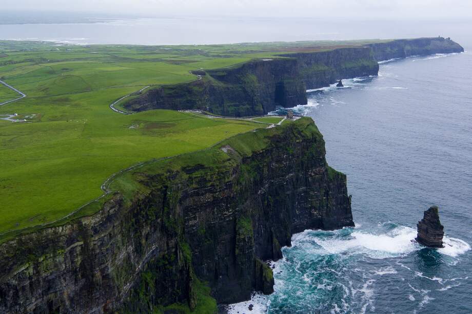 Clare Island, ubicada en la provincia de Munster, en Irlanda, es una de las islas a las que el Gobierno de Irlanda invita a mudarse.