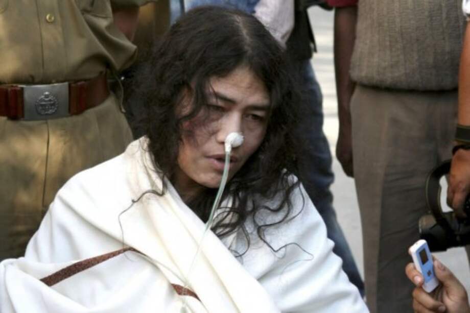 Irom Sharmila inició su huelga de hambre en el 2000. Era alimentada con una sonda en la nariz. / Archivo EFE