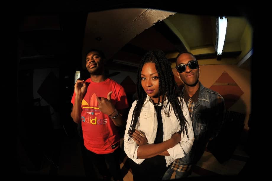 Tostao, Goyo y Slow Mike, miembros de ChocQuibTown, en Casa Ensayo, durante su charla con El Espectador. /Cristian Garavito