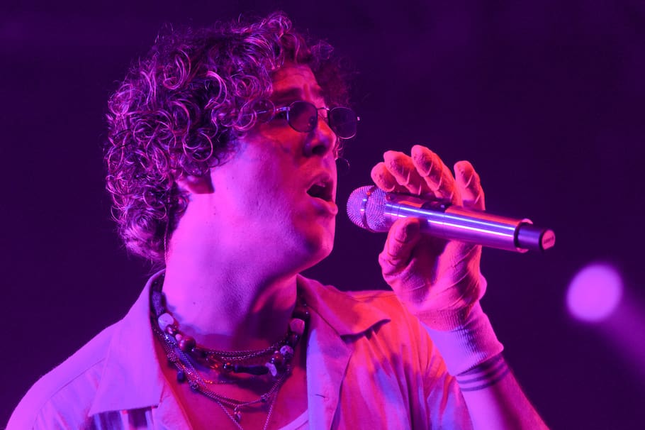 El cantante Beto Montenegro de la banda venezonala Rawayana.