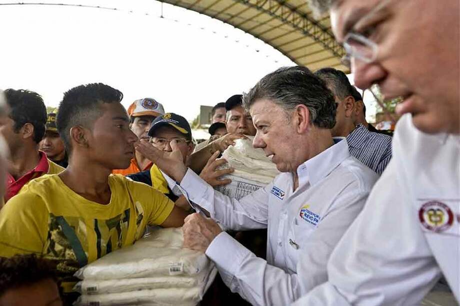Santos se reúne con ministros y cuerpo diplomático en frontera con Venezuela