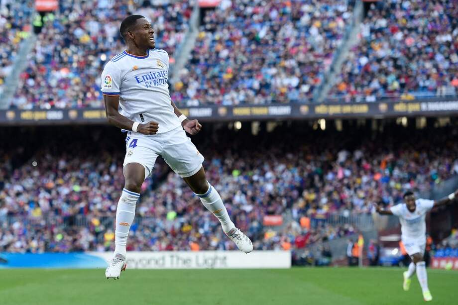 David Alaba abrió el marcador en el Camp Nou.
