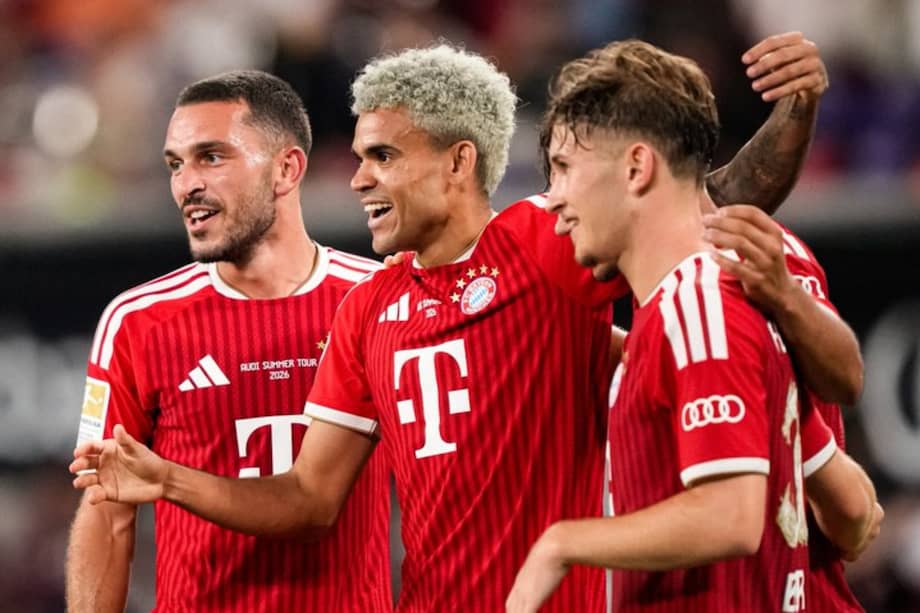 Luis Díaz (cent.) celebra su primer gol con Bayern Múnich en la pretemporada.