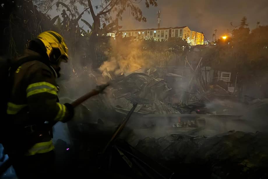 Entre 160 y 180 personas resultaron damnificadas por el incendio en el asentamiento Nueva Esperanza.