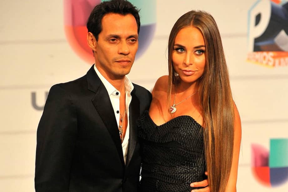 Marc Anthony y su novia Chloe Green llegan a la ceremonia de los Premios Juventud 2013.