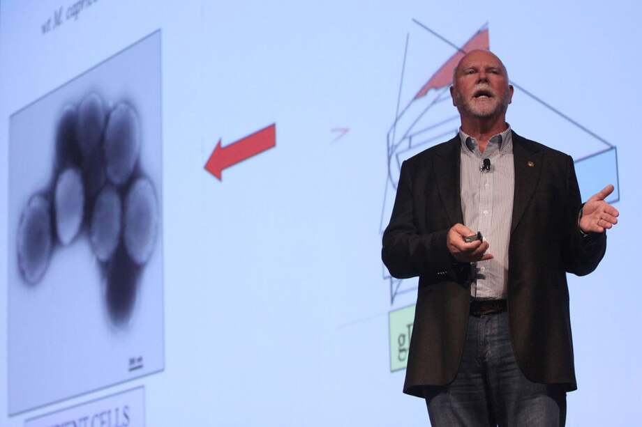 Craig Venter anunció la creación de Human Longevity Inc. para estudiar 40.000 genomas.