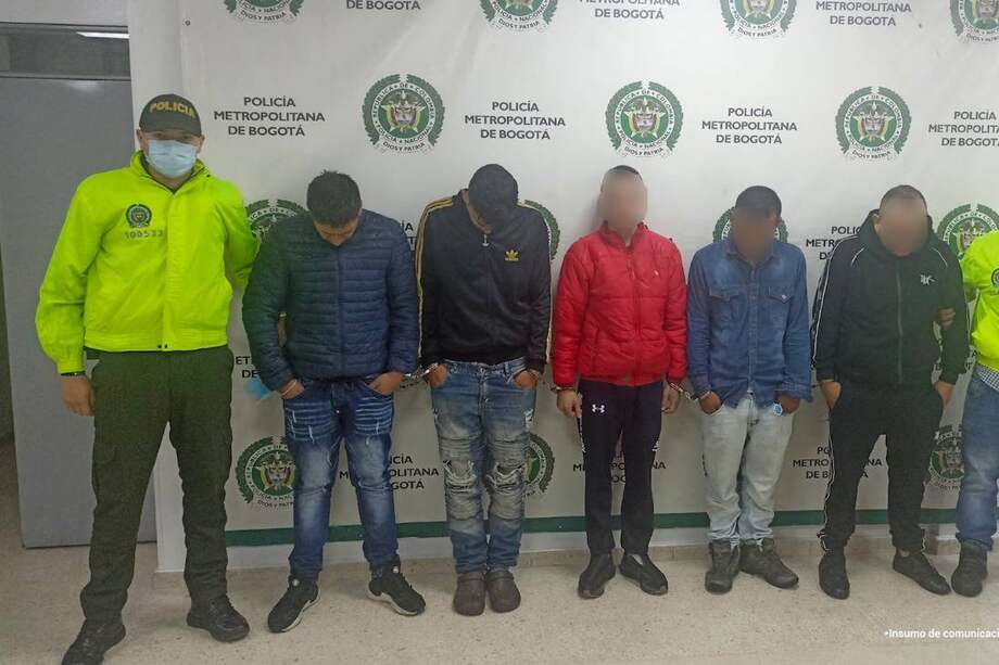 Las nueve personas fueron enviadas a prisión.