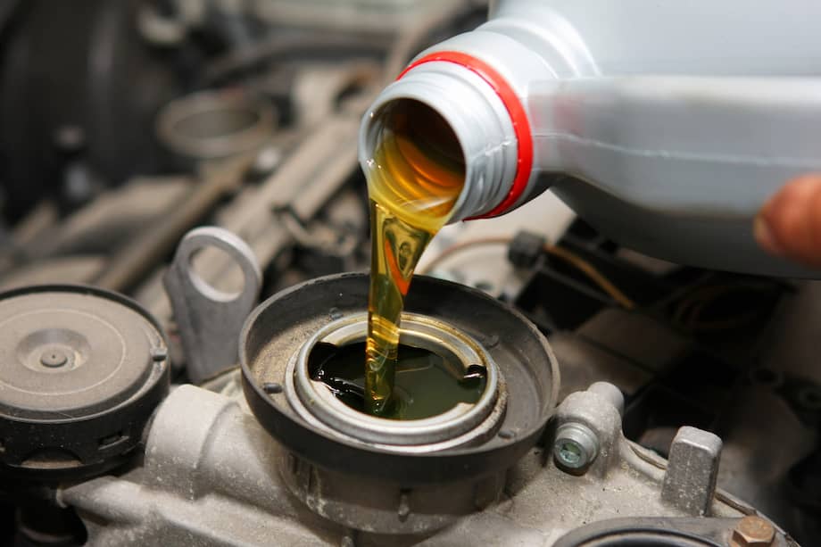 Aceite de motor: ¿por qué y cada cuánto debe cambiarlo?