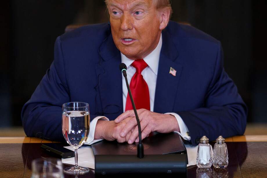 WASHINGTON (United States), 09/07/2025.- US President Donald Trump during a meeting with African leaders at the White House, Washington, DC, USA, 09 July 2025. US President Trump is meeting with the leaders of Gabon, Guinea-Bissau, Liberia, Mauritania and Senegal at the White House to discuss trade. EFE/EPA/WILL OLIVER / POOL