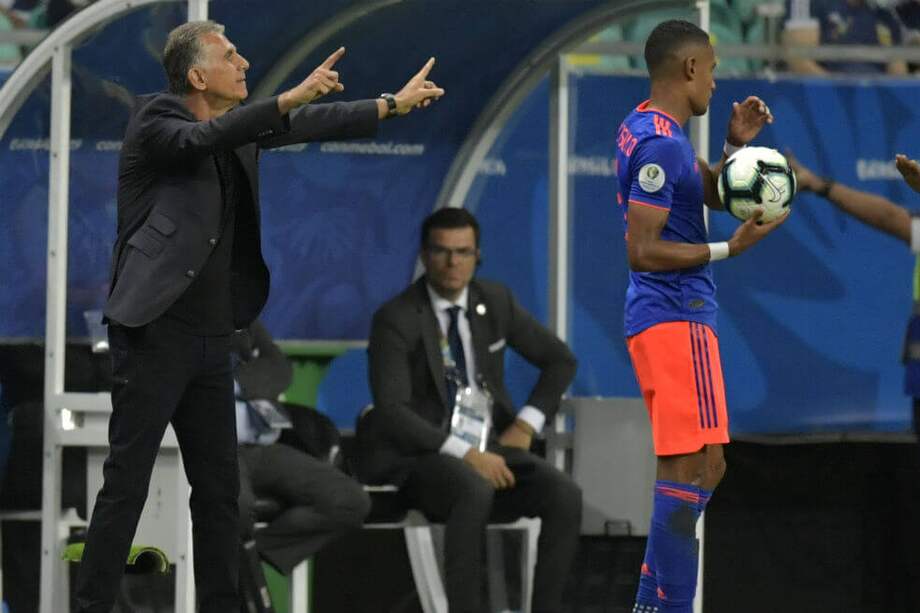 Queiroz dio indicaciones a lo largo de los 90 minutos. / AFP