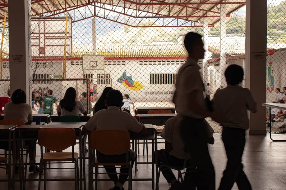 El premio de periodismo escolar FLIP se entrega para reconocer la labor de los docentes y promover la continuidad de los medios escolares.