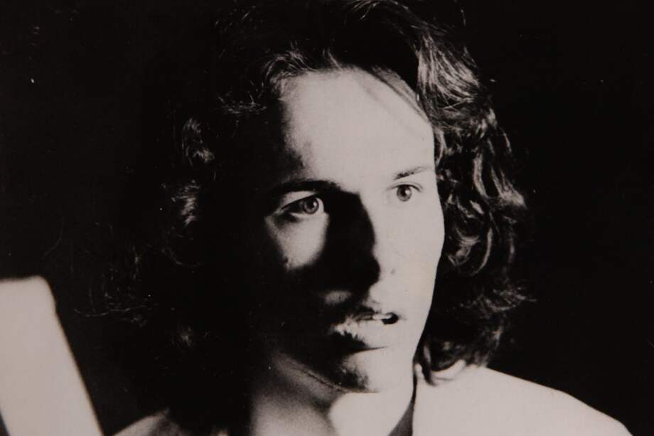 El homenaje al escritor caleño incluye la donación de sus obras completas.