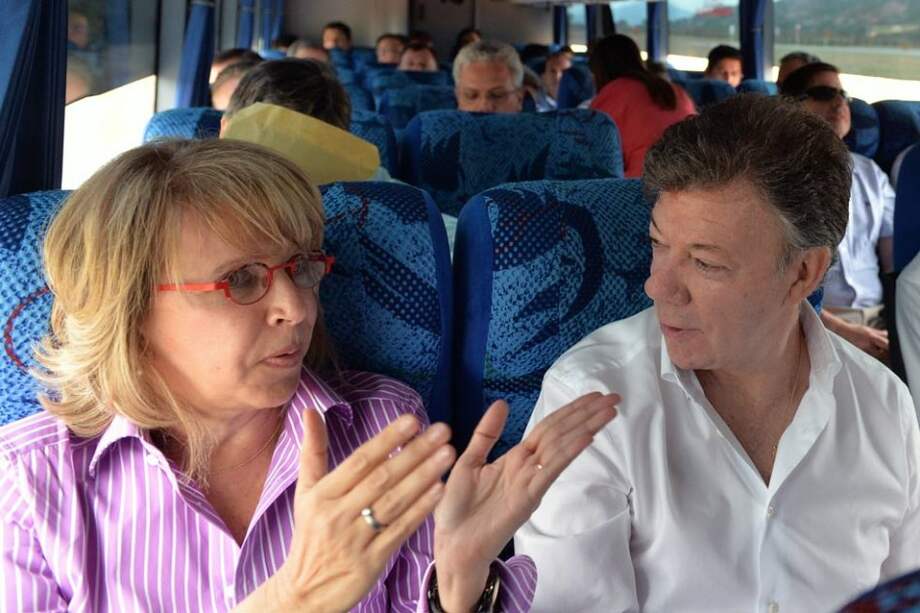 Mintransporte entra al sonajero como fórmula vicepresidencial de Santos