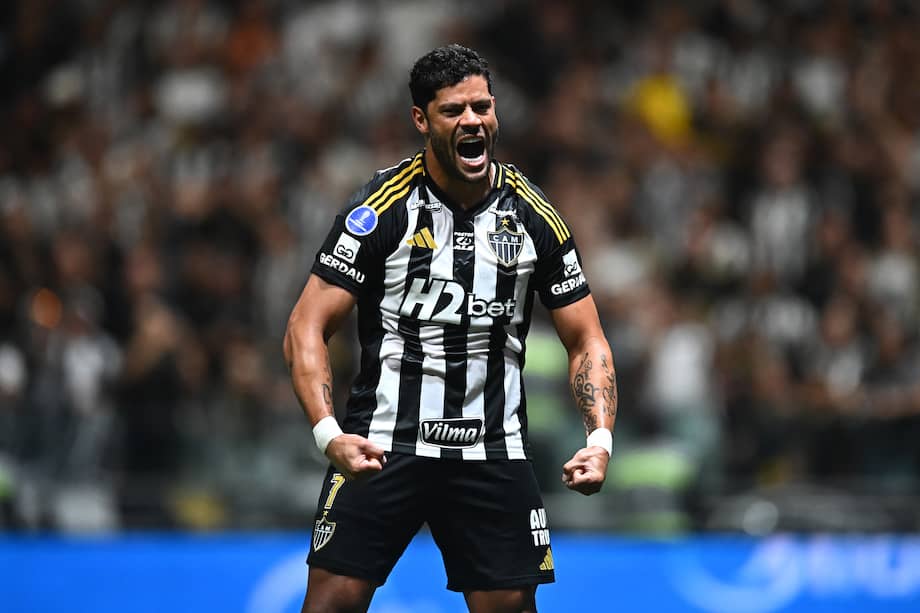 El delantero número 07 del Atlético Mineiro, Hulk, celebra el tercer gol de su equipo durante el partido de vuelta de la semifinal de la Copa Sudamericana entre el Atlético Mineiro de Brasil y el Independiente del Valle de Ecuador en el estadio Arena MRV de Belo Horizonte, Brasil, el 28 de octubre de 2025.