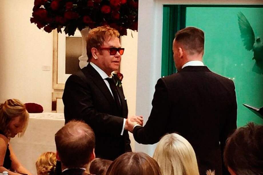 Elton John y David Furnish se casaron en una "boda privada"