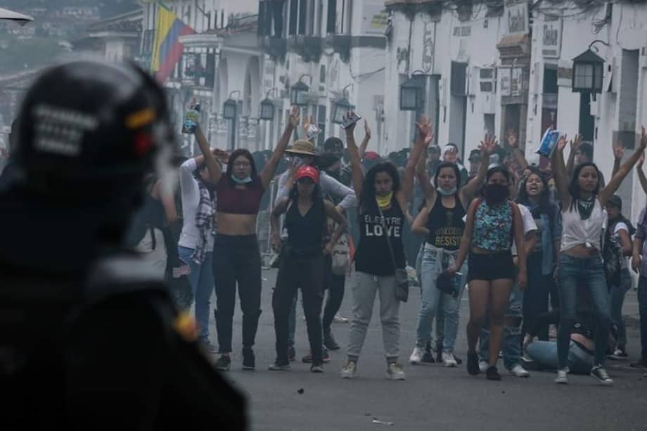 El Esmad desalojó este jueves a los estudiantes que acampaban en el Parque de Caldas, Popayán. / Fotografía de Manuel Messias