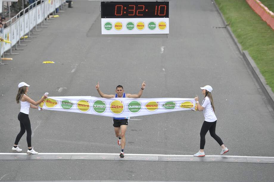 Participa de una clase de entrenamiento con la Media Maratón de Bogotá