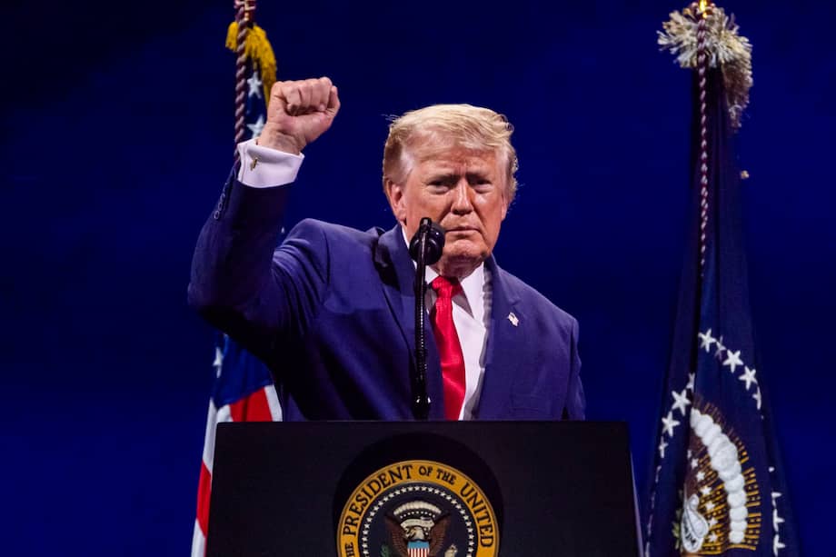 El presidente estadounidense Donald Trump pronuncia un discurso durante la celebración del 250 aniversario de Estados Unidos en el National Mall de Washington, D.C.