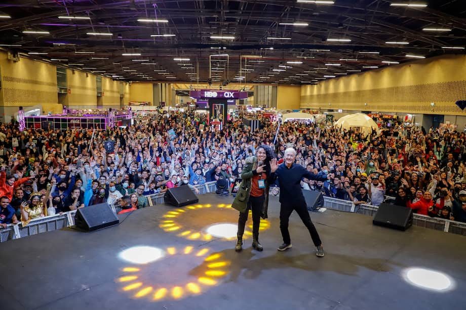 Anthony Daniels, quien se encarga de interpretar a C3PO en "Star Wars", durante su presentación en Comic Con Colombia 2022.