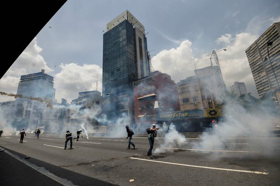 Muere joven manifestante en la "madre de todas las marchas" en Venezuela