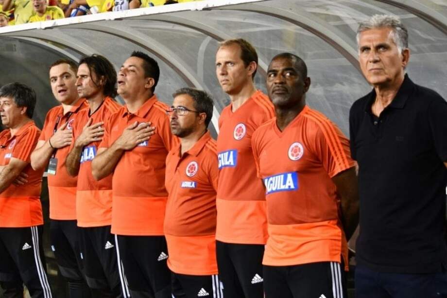 Des McAleenan, tercero de izquierda a derecha, fue preparador de arqueros durante la etapa de Carlos Queiroz.