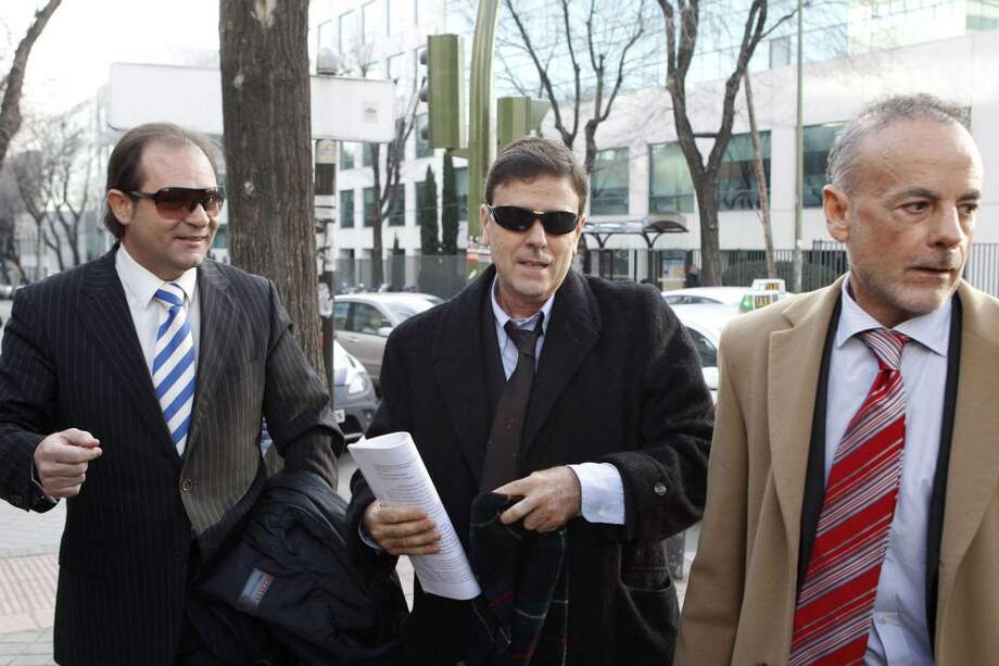 El médico Eufemiano Fuentes (c), a su llegada hoy al Juzgado de lo Penal número 21 de Madrid, donde se celebra la tercera sesión del juicio de la Operación Puerto./EFE