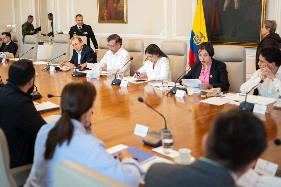 Consejo de ministros del presidente Petro para discutir decretos de conmoción en el Catatumbo.