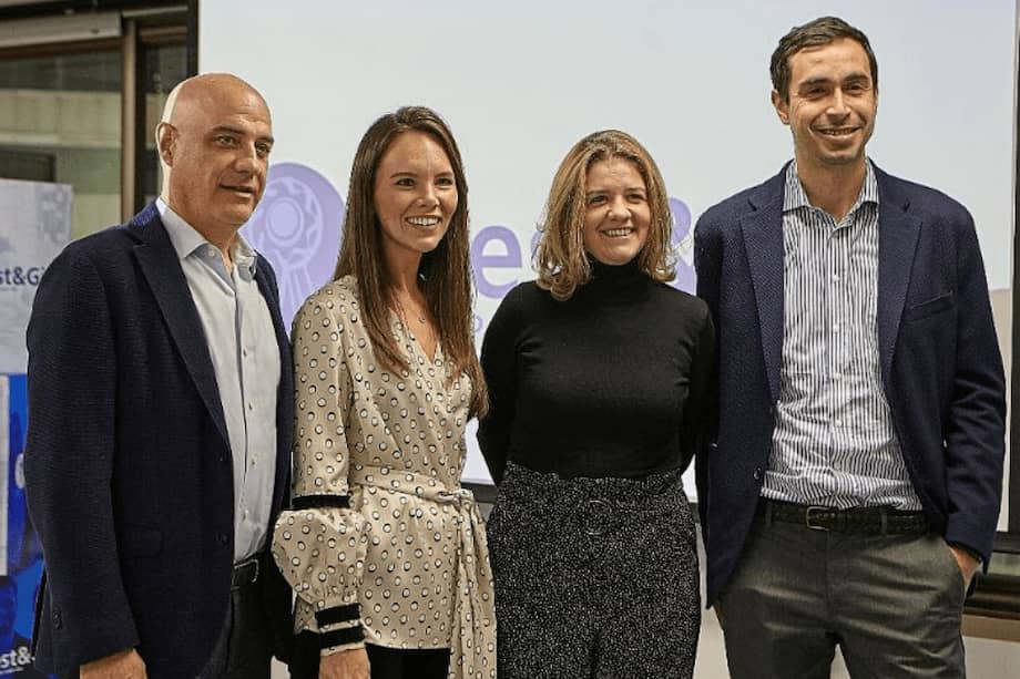 Juan Carlos Trujillo, Gerente General de P&G para Pacífico: Colombia, Chile y Perú; Laura Posada, Líder de Talento de P&G, Mónica Fernández de Soto, Gerente de Comunicaciones y Asuntos Gubernamentales de P&G Colombia y Daniel Ellenberg, Gerente de Recursos Humanos para Pacífico: Colombia, Perú y Chile.
/ Cortesía