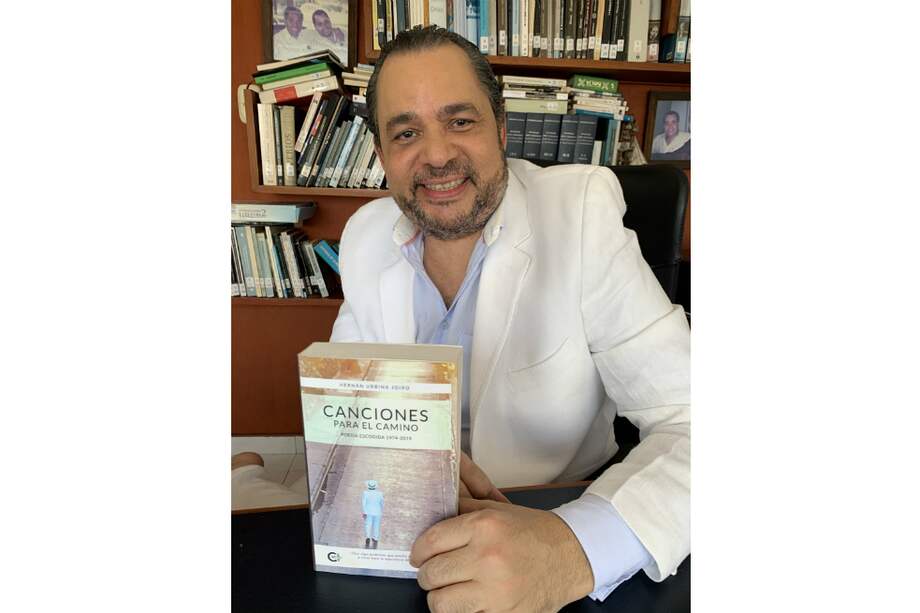 Hernán Urbina, autor de la novela “El almirante del desierto” y del libro de cuentos “Despertado en ayer”.