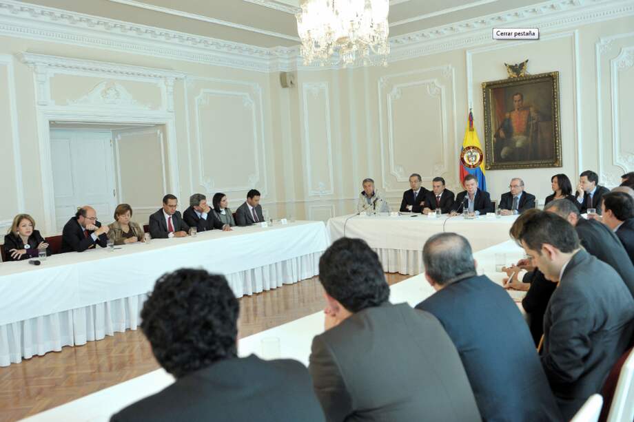 El Presidente Juan Manuel Santos se reunió con los integrantes de las Comisiones del Paz del Congreso de la República, este jueves en la Casa de Nariño. Foto: Presidencia